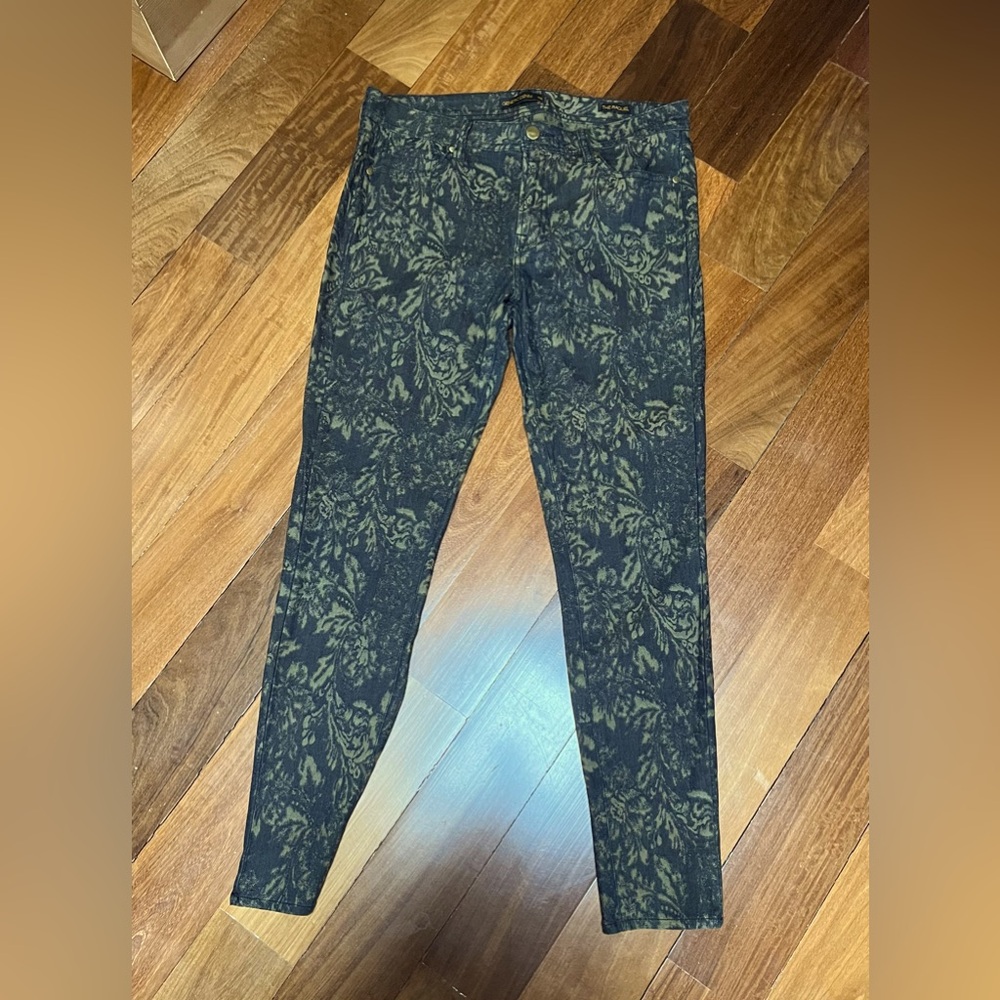 Genetic Denim  “The Raquel” black and amber pattern skinnies. Size 28